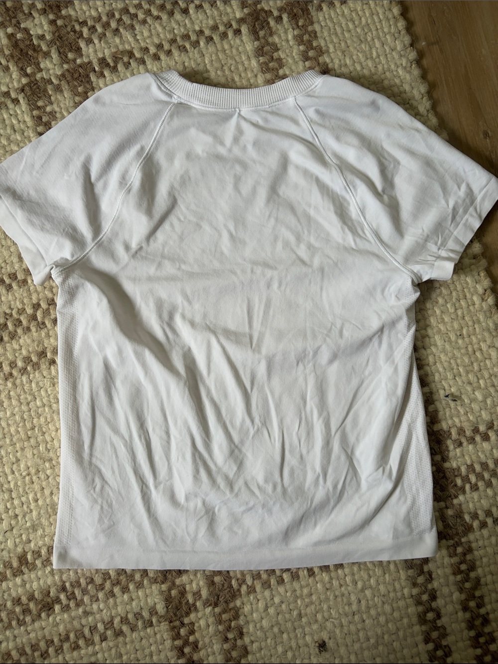Vuori Short Sleeve Seamless Surge Tee White - Picture 3 of 4